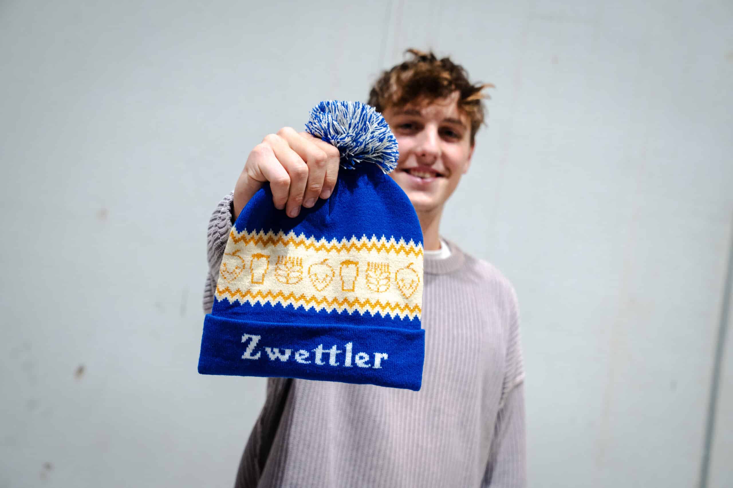 Weihnachtsset Pulli + Mütze – Bild 3